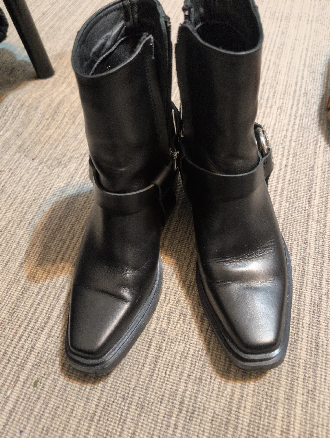 HUGO Hugo Boss  leather moto boots EU37, us 7 image indicator(2)