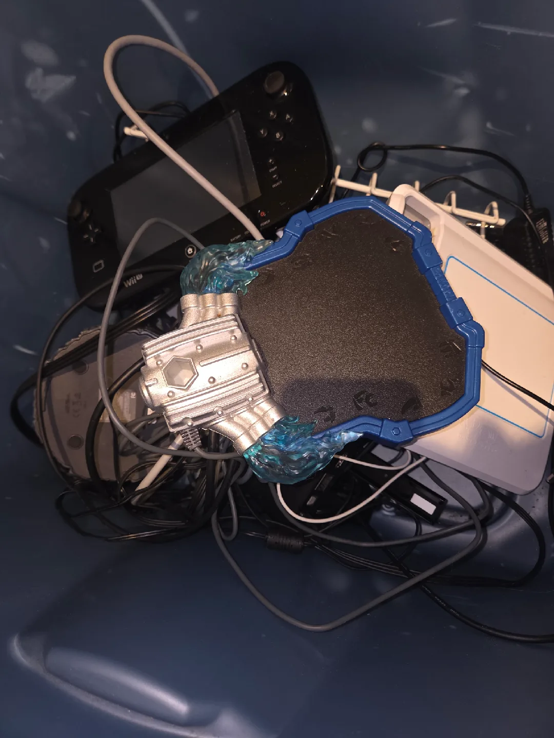 Nintendo Wii U Console & Skylanders Portal image indicator(2)