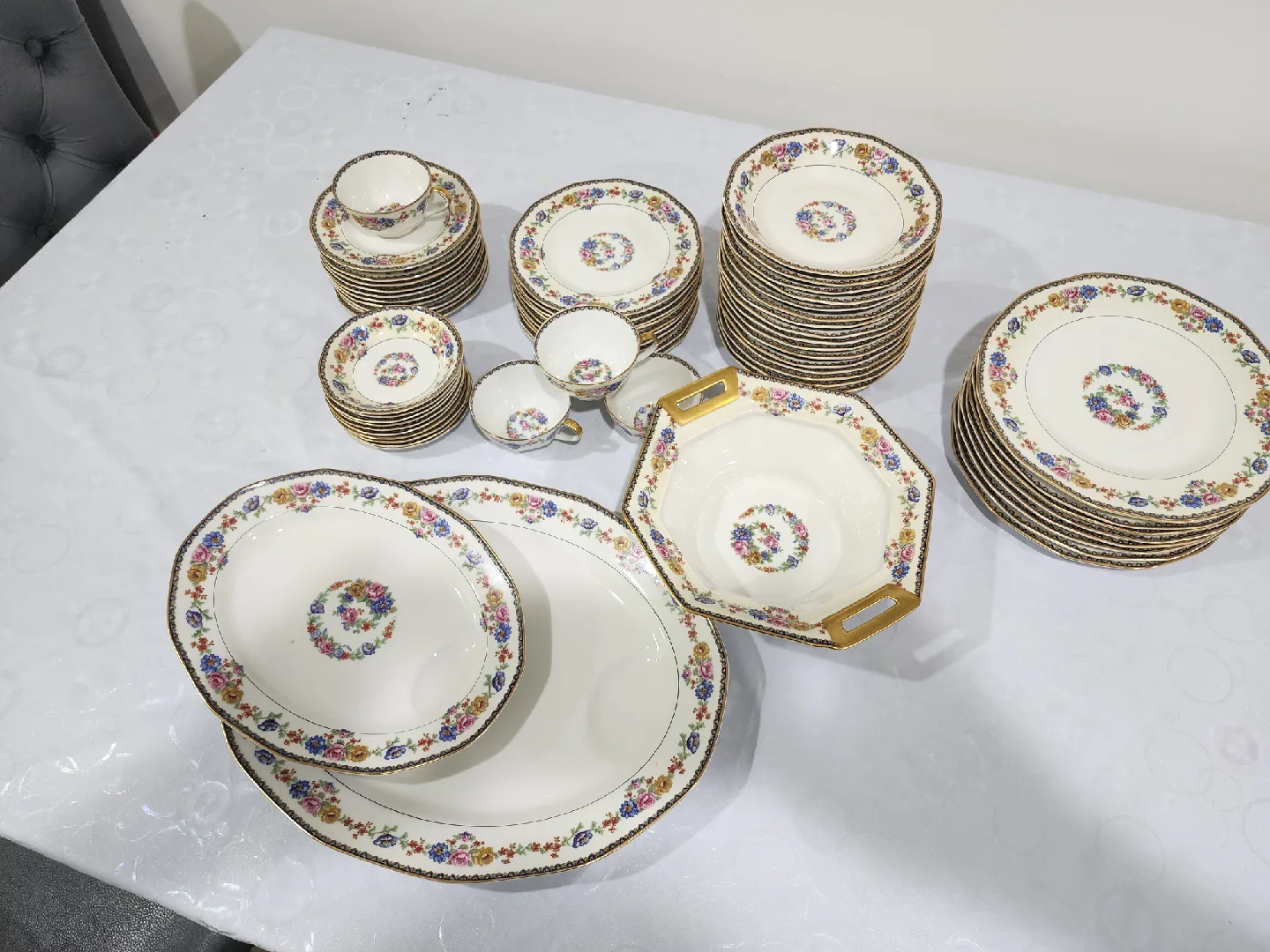 Theodore Haviland China Set image indicator(2)