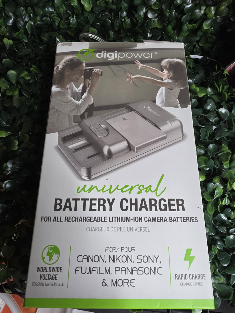 Digipower Universal Battery Charger for Camera Batteries