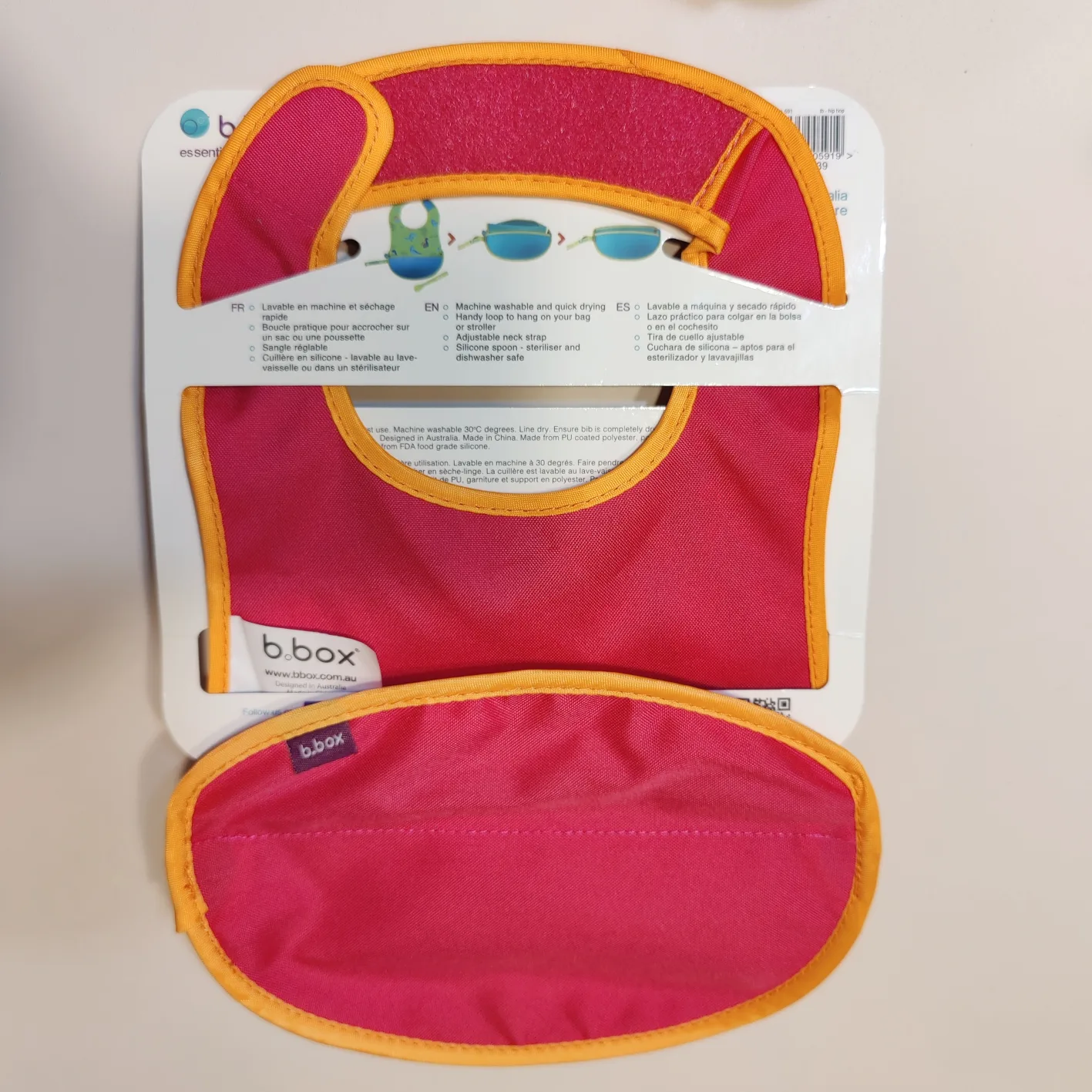 New B.Box Travel Bib + Silicone Spoon image indicator(2)