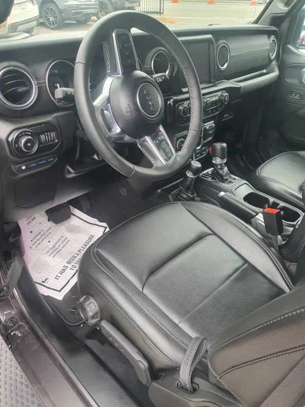 2022 Jeep Wrangler Unlimited Sahara 4XE image indicator(4)