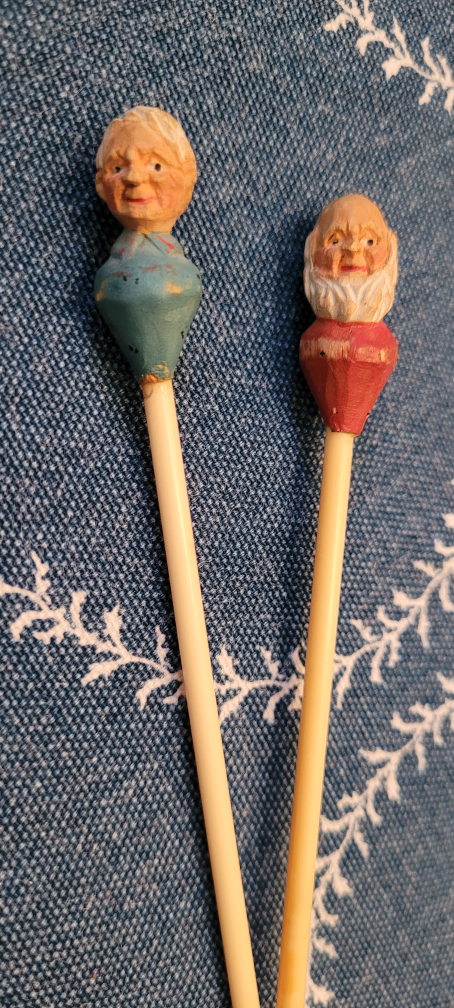 Hand chip-carved knitting needles