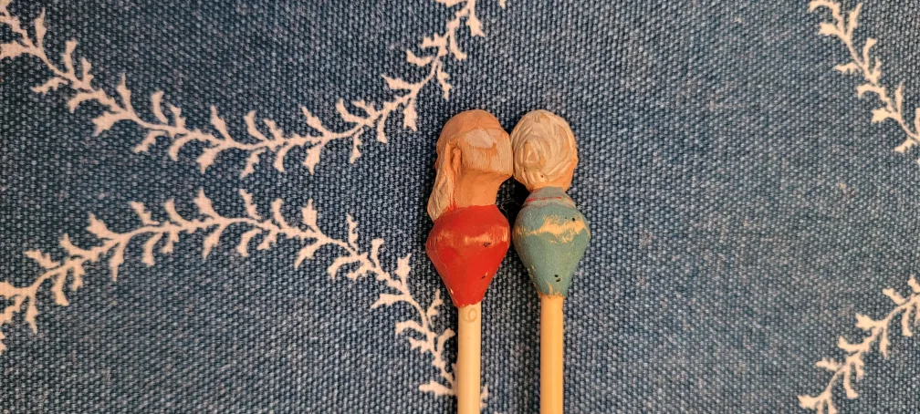 Hand chip-carved knitting needles image indicator(2)