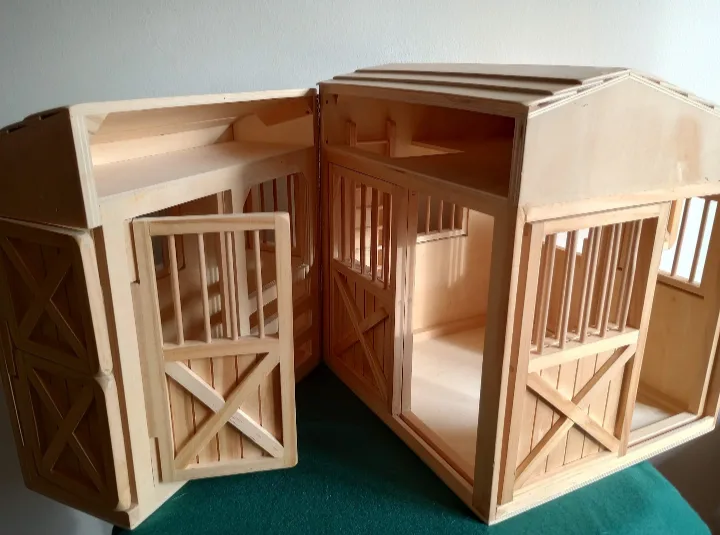 Large Wooden Stable image indicator(2)