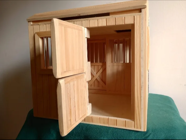 Large Wooden Stable image indicator(3)