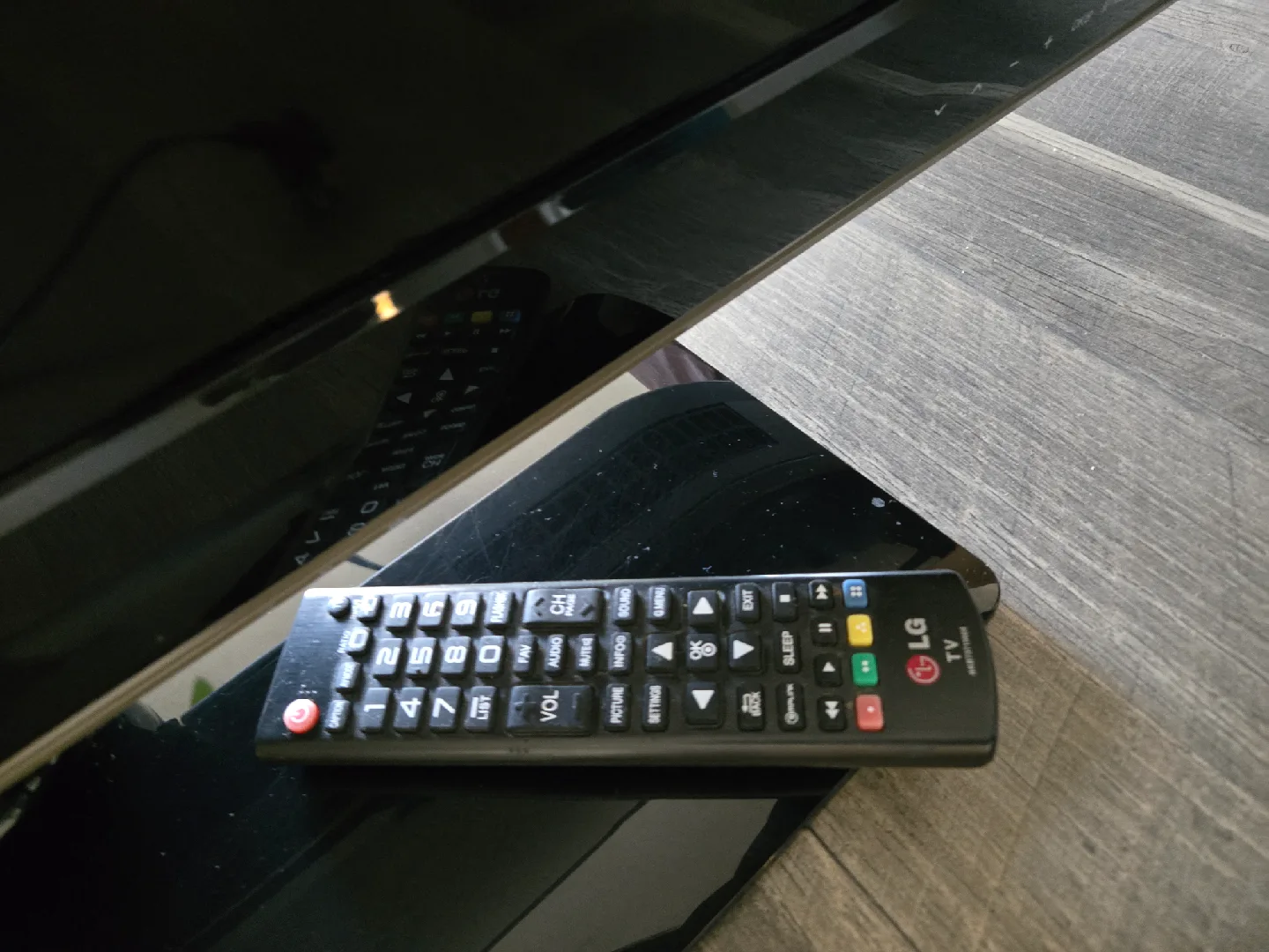 selling a 42inch LG TV + TV stand image indicator(4)