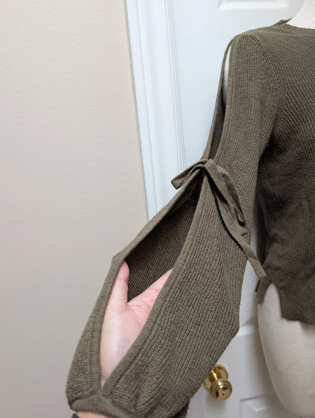 American Eagle Outfitters Sweater - Size M image indicator(2)