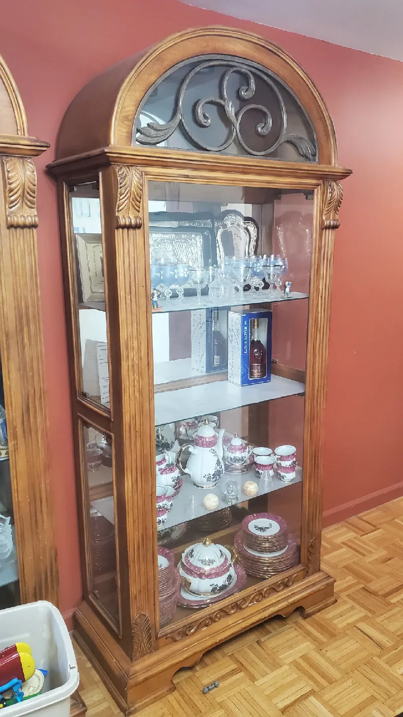 Display china Cabinet with Glass Shelves (2 available) image indicator(3)