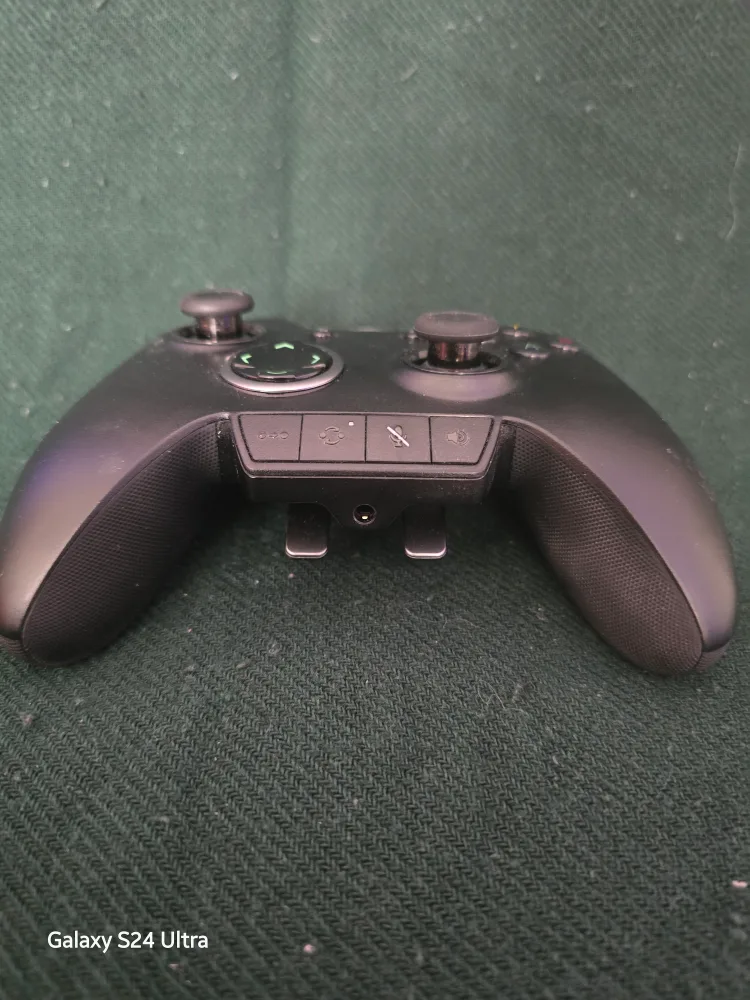 Razer Wolverine Ultimate Xbox Controller image indicator(3)