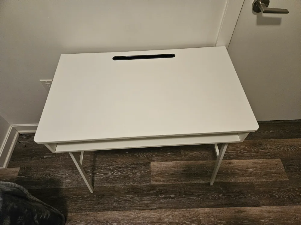 White Desk for Sale image indicator(4)