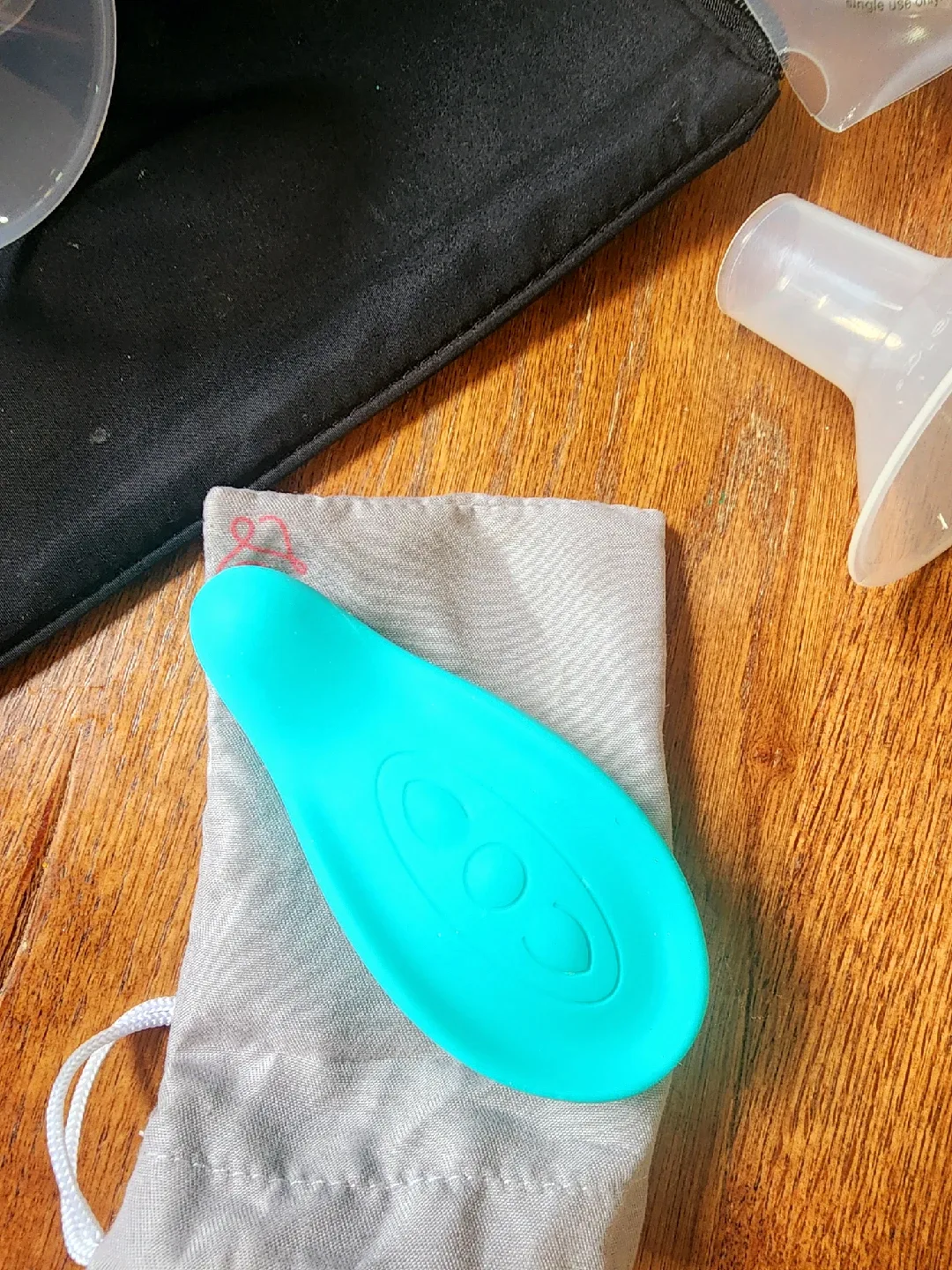 Medela & Haakaa Breast Pump Bundle image indicator(5)