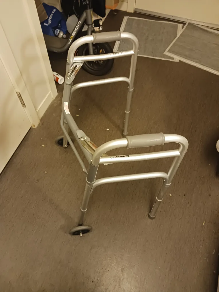 Medical Guardian Walker with Wheels image indicator(2)