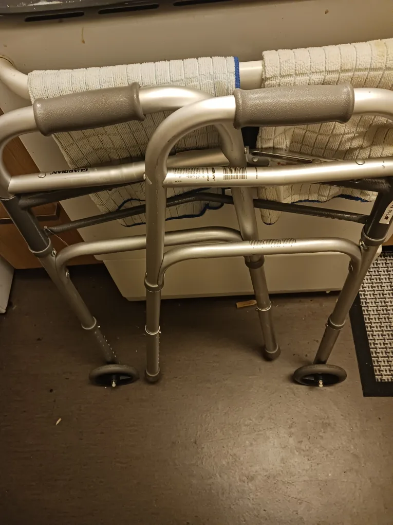 Medical Guardian Walker with Wheels image indicator(5)