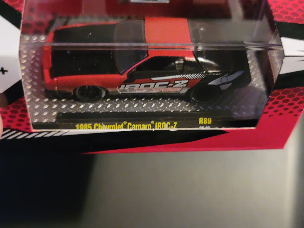 M2 Machines 1985 Chevrolet Camaro IROC-Z R89 image indicator(2)