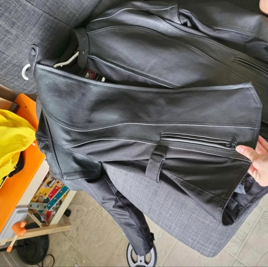 Brand New Lady Joe Rocket Motocycle Leather Jacket. Size S-M image indicator(4)