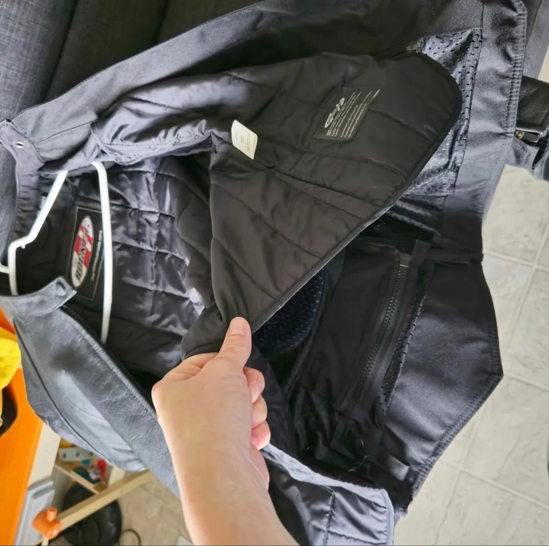 Brand New Lady Joe Rocket Motocycle Leather Jacket. Size S-M image indicator(5)