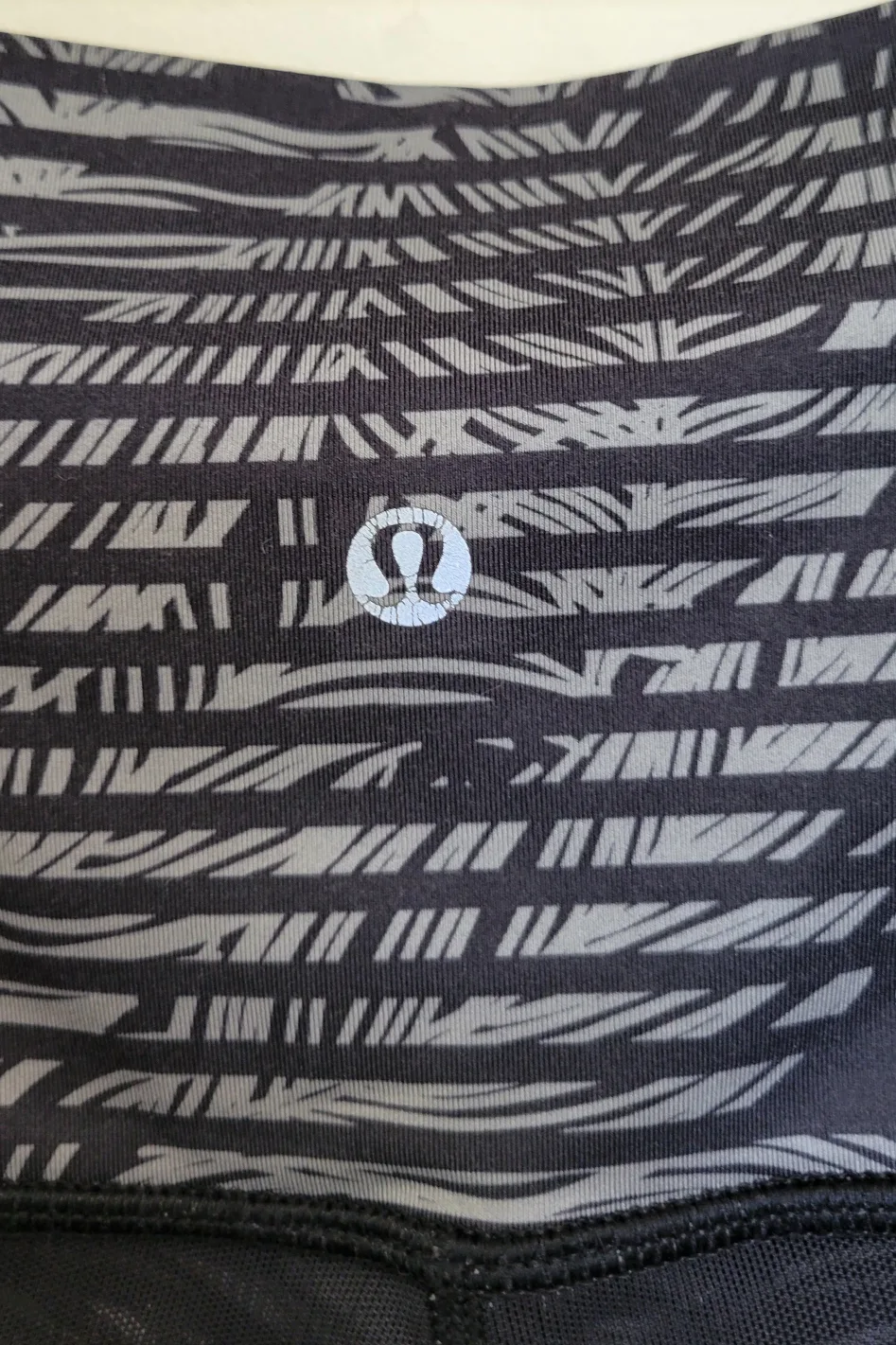 Lululemon - Black & Grey Patterned Leggings - Size 6 image indicator(3)