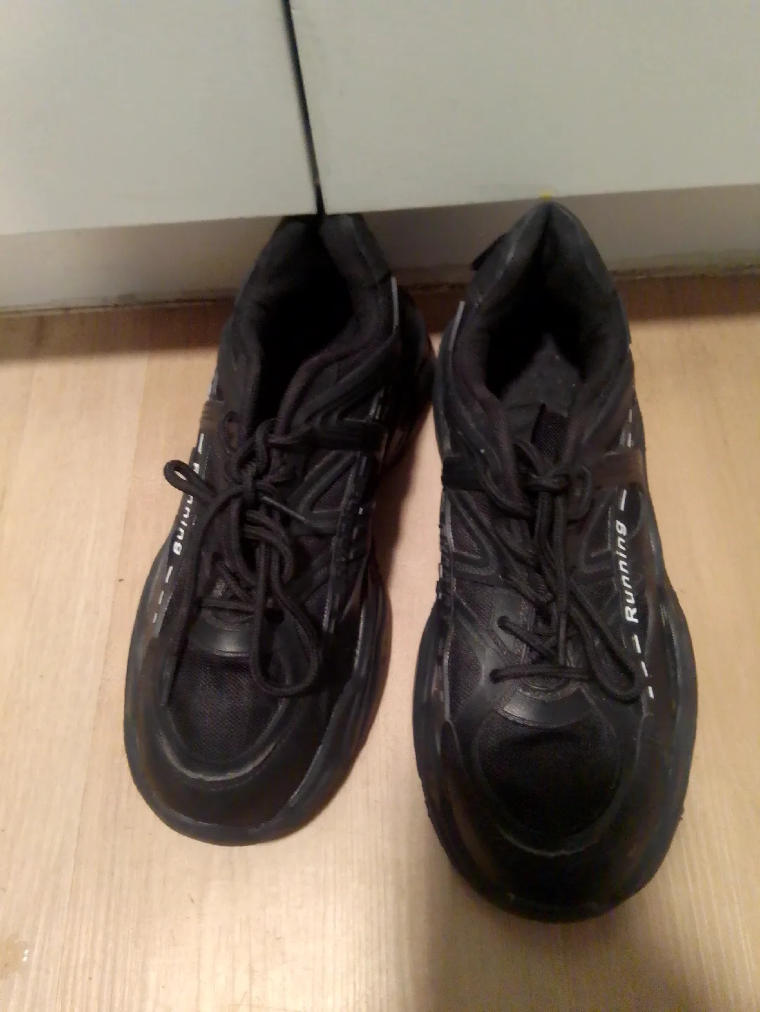 Black Running Shoes image indicator(2)