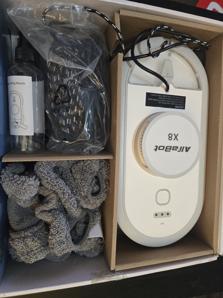 AlfaBot X8 Window Cleaning Robot - Like New! - photo 2