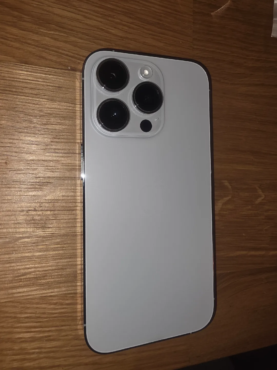 iPhone 14 Pro Silver 256gb - Includes Accessories image indicator(3)