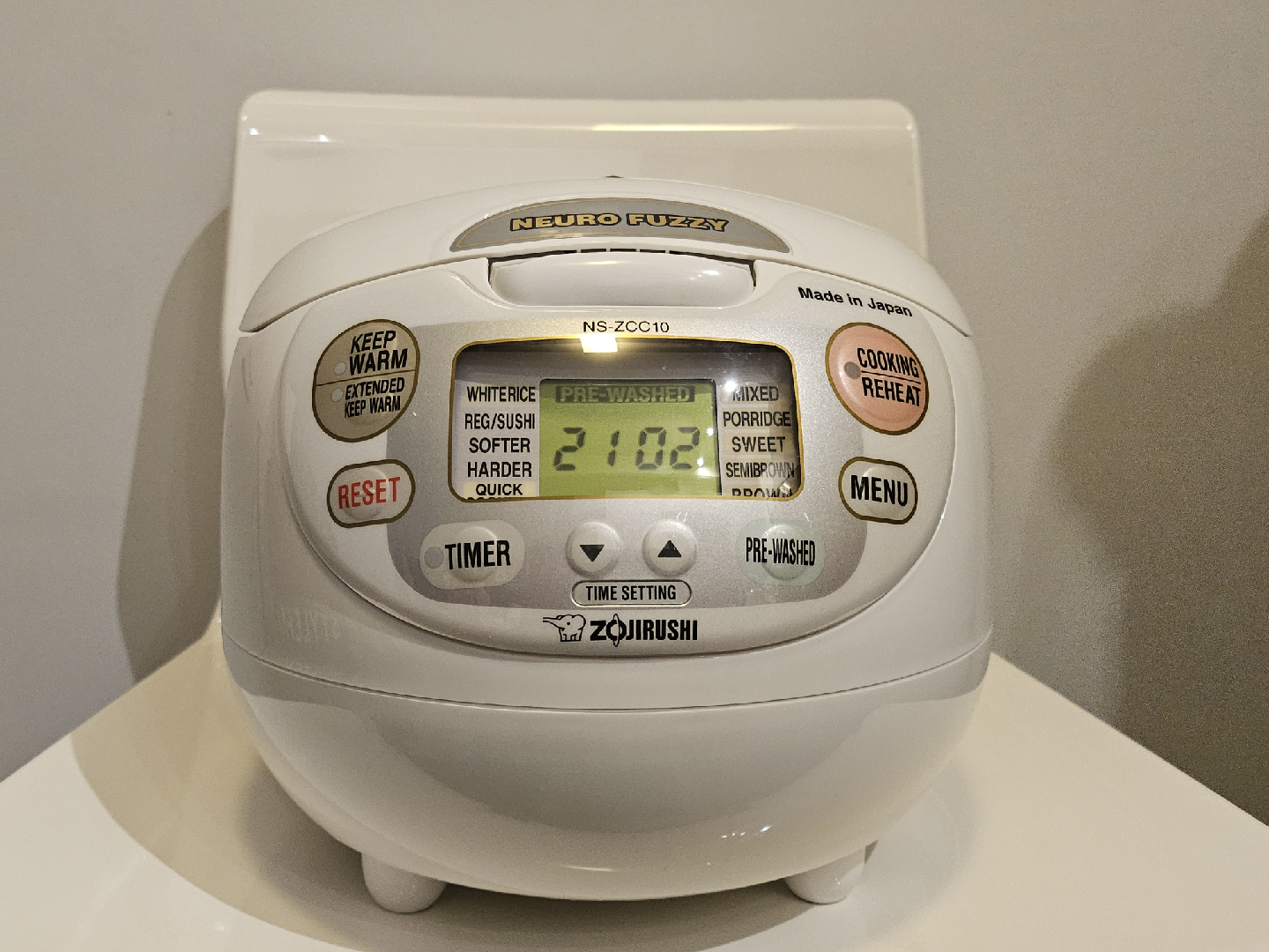 Zojirushi Neuro Fuzzy Rice Cooker NS-ZCC10 (5.5 cups)
