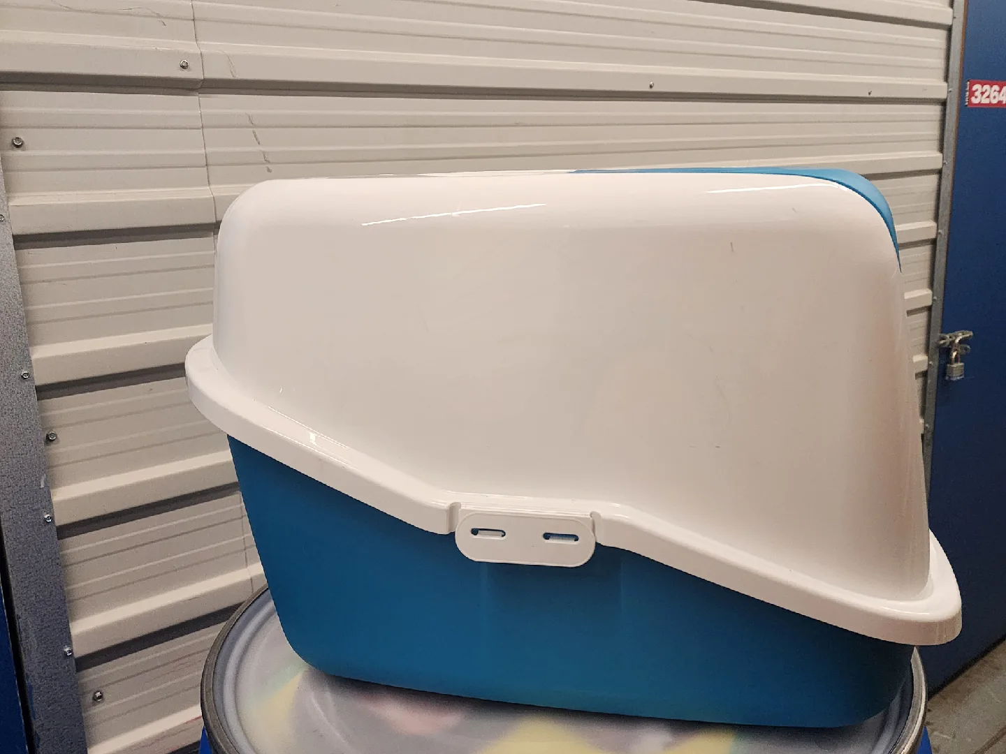 Cozy Pet Bed & Blue/White Cat Litter Box image indicator(7)