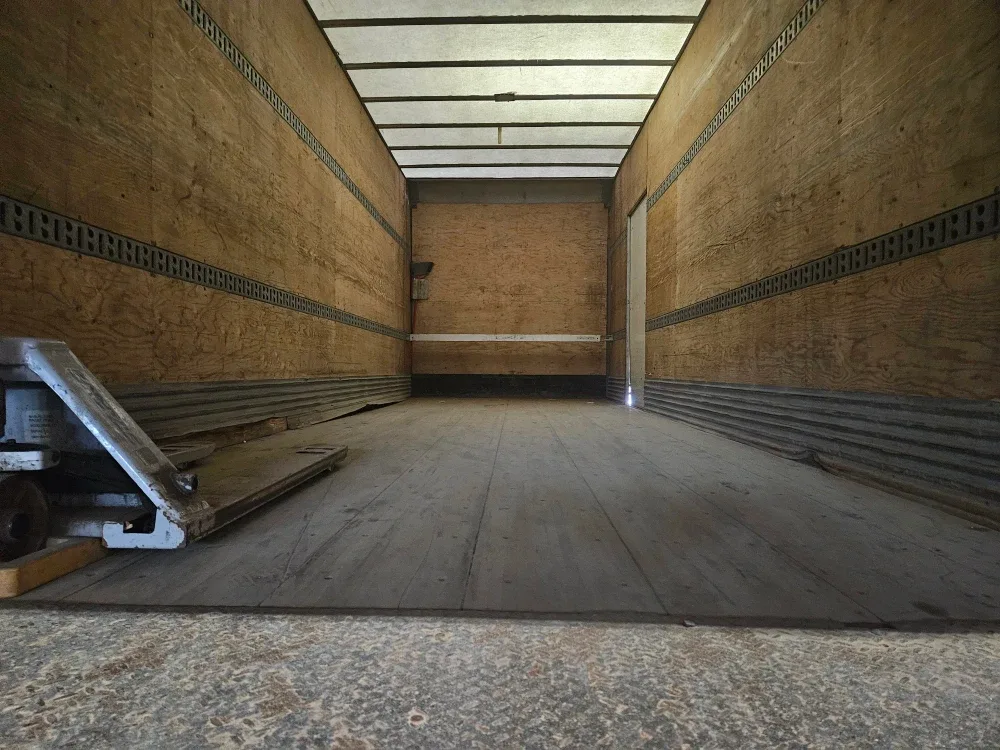 2016 International 26' Truck image indicator(7)