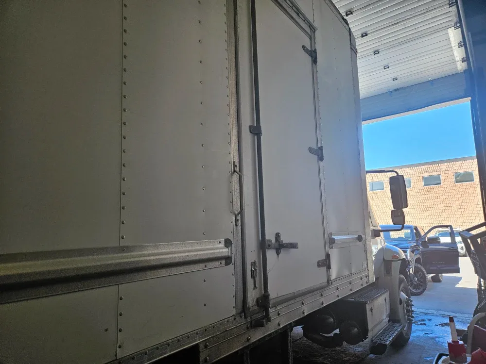 2016 International 26' Truck image indicator(8)