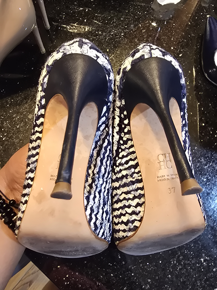 Carolina Herrera Heels - Size 37 - photo 3