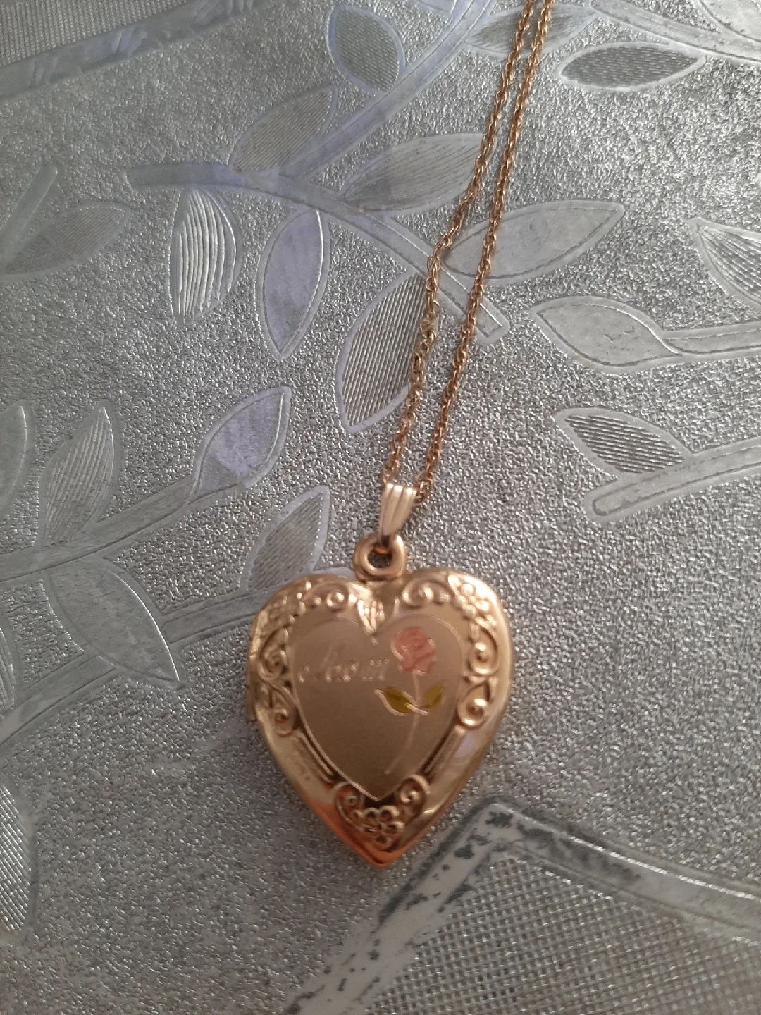14K  Vintage Gold Heart Locket Necklace thumbnail