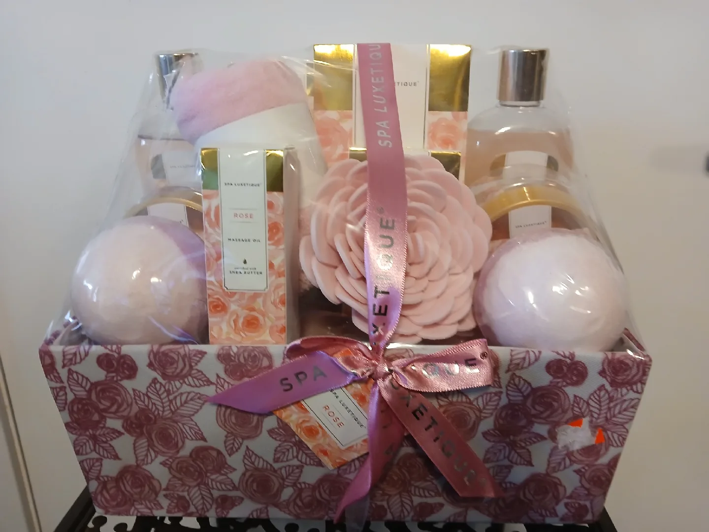 SPA LUXETIQUE Rose Scented Basket. It's available! thumbnail