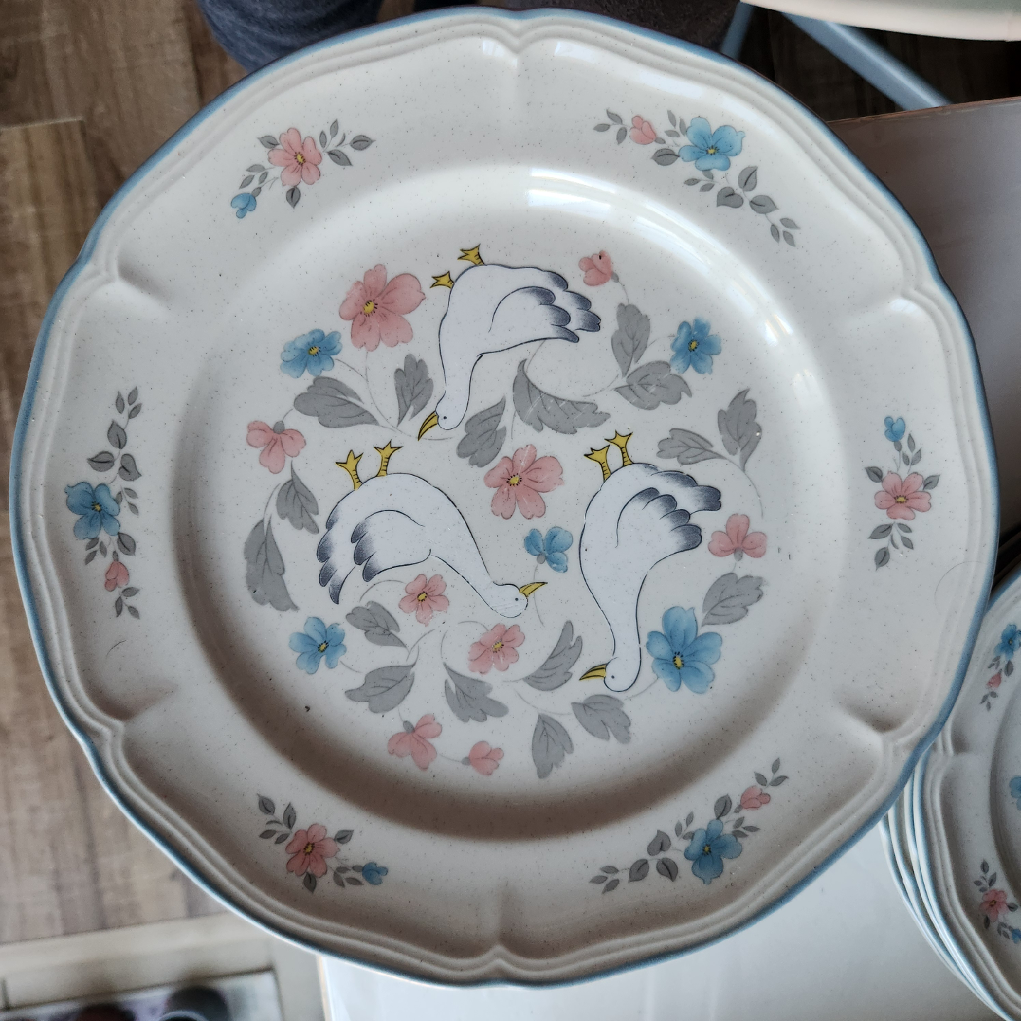 (Stoneware Japan) Vintage Country Charm Dinnerware Set