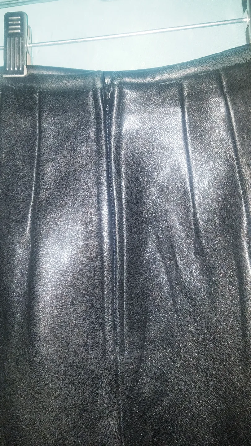 Hugo Buscati Milano Black Leather Mini Skirt Size 2 image indicator(7)