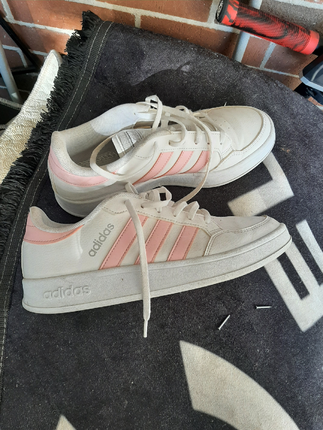 Adidas SMA 23M00T White/Pink Shoes - Size 7.5