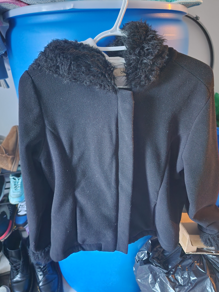 Liz Claiborne Black Fur Trim Jacket 🥕