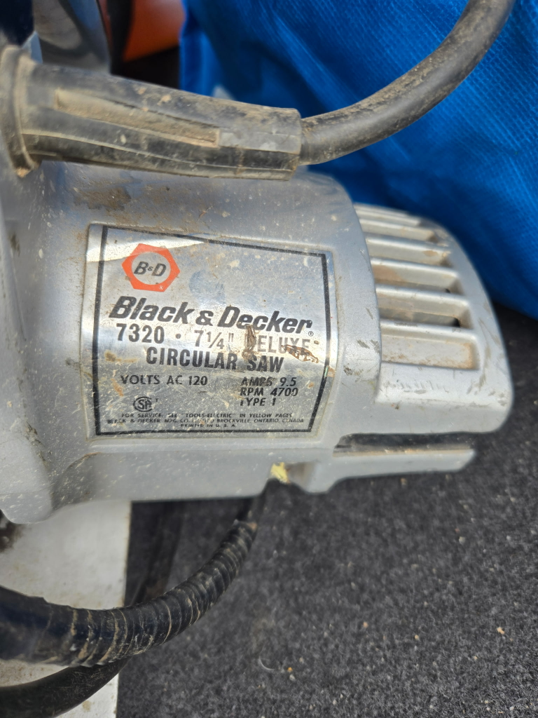 Black & Decker 7320 7 1/4" Deluxe Circular Saw - photo 2