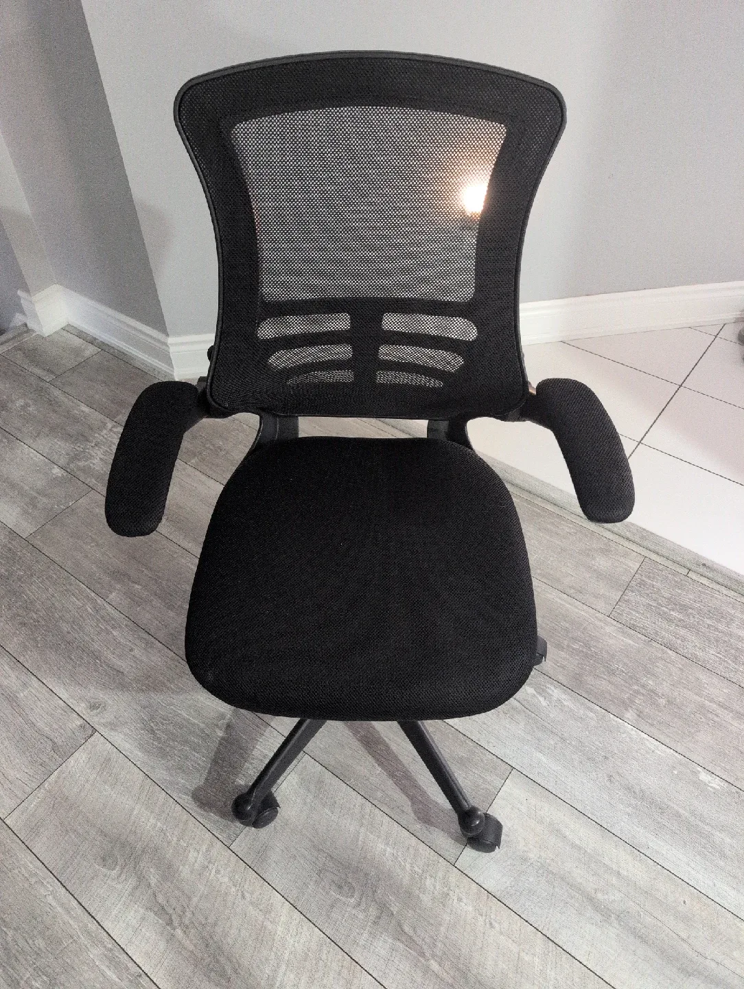 Black Mesh Office Chair thumbnail