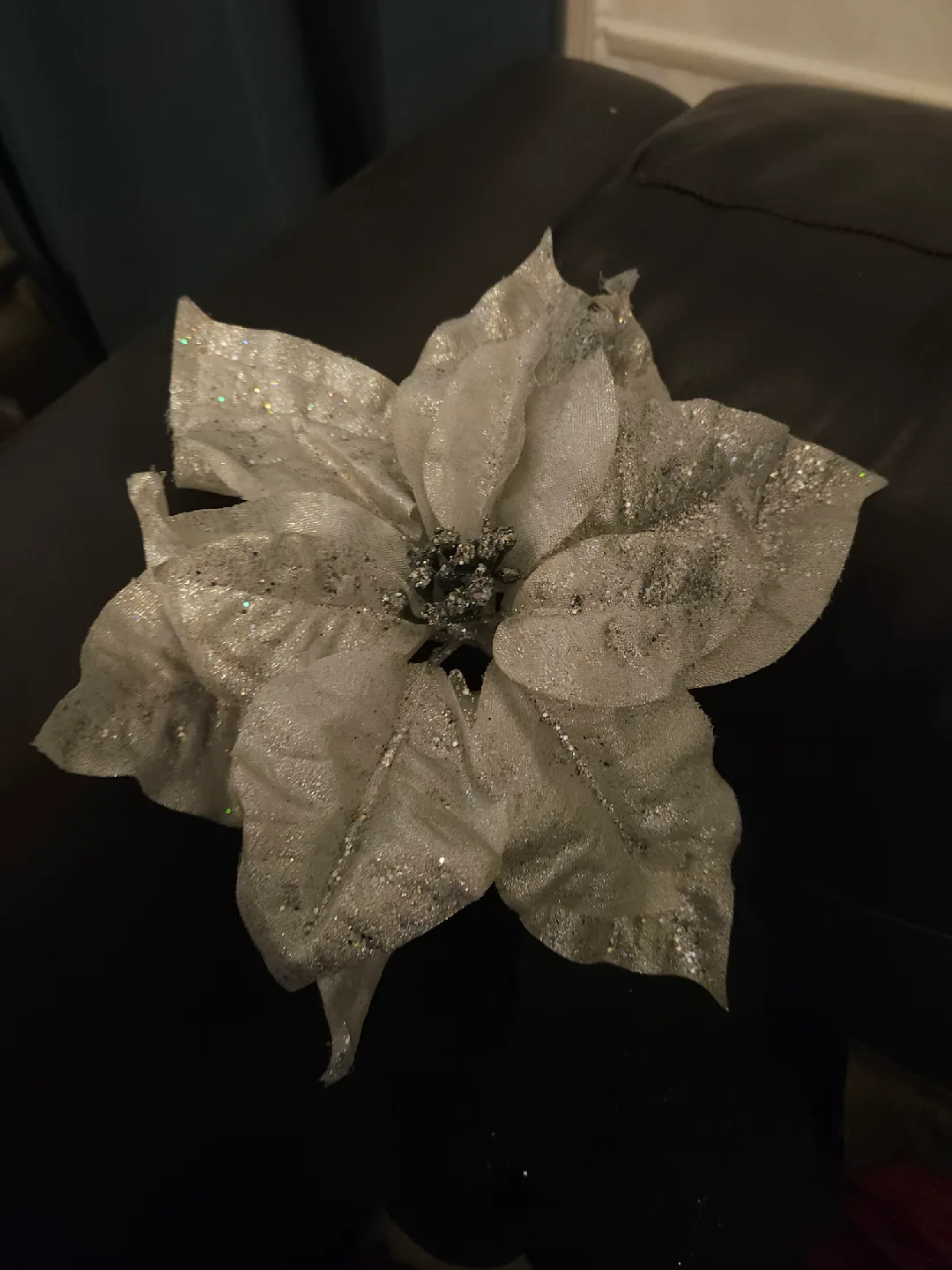 Poinsettia Garland and Flowers image indicator(3)