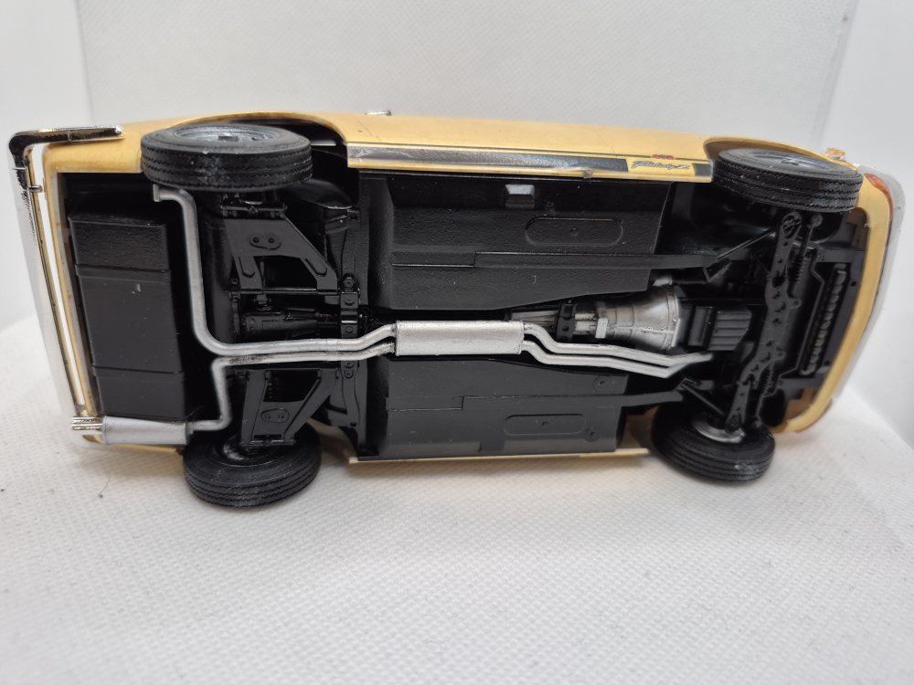 Datsun 240Z Model Car - Gold & Black - photo 4