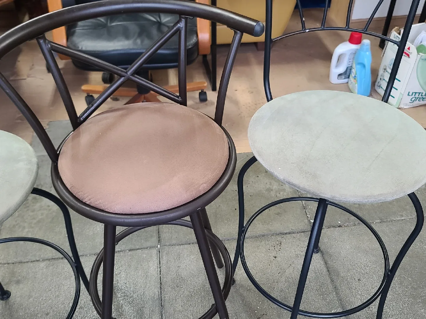 Set of 3 Bar Stools - Black Metal Frame image indicator(4)