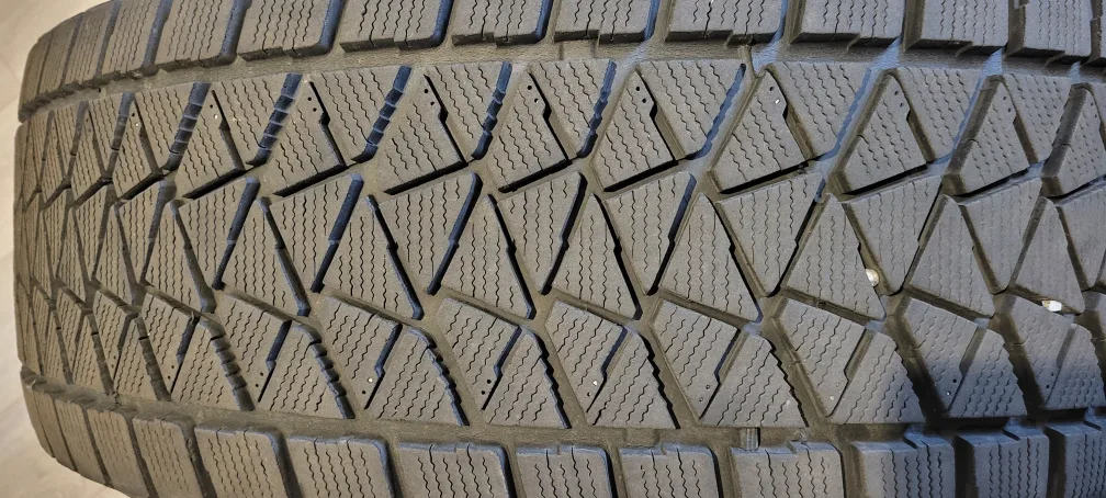 Bridgestone Blizzak Winter Tire 245/65R17 image indicator(4)