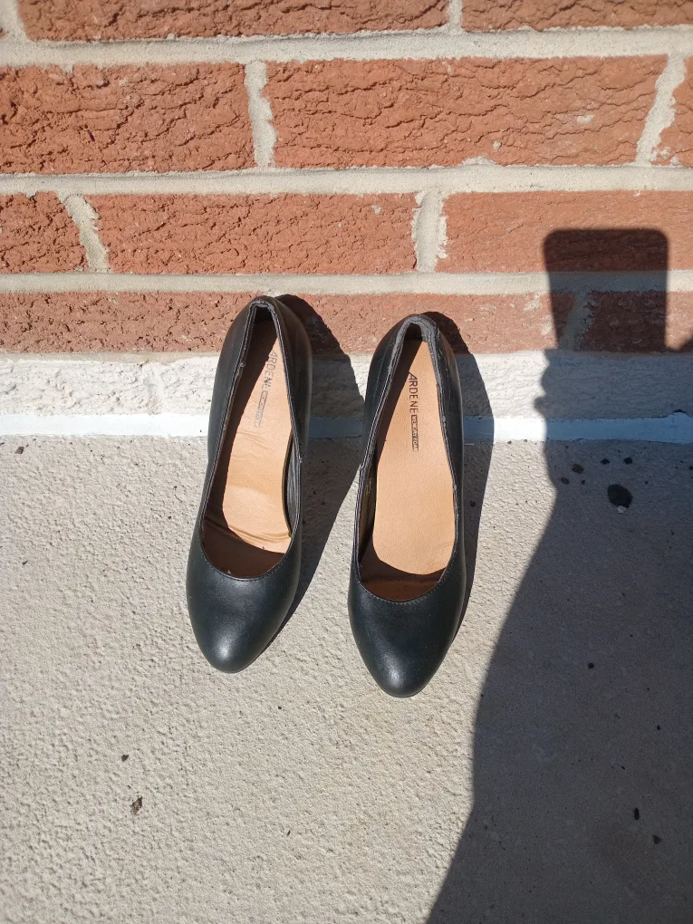 Black Heels - Size 10 image indicator(2)