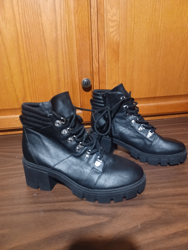 Black Lace-Up Heeled Ankle Boots - photo 2