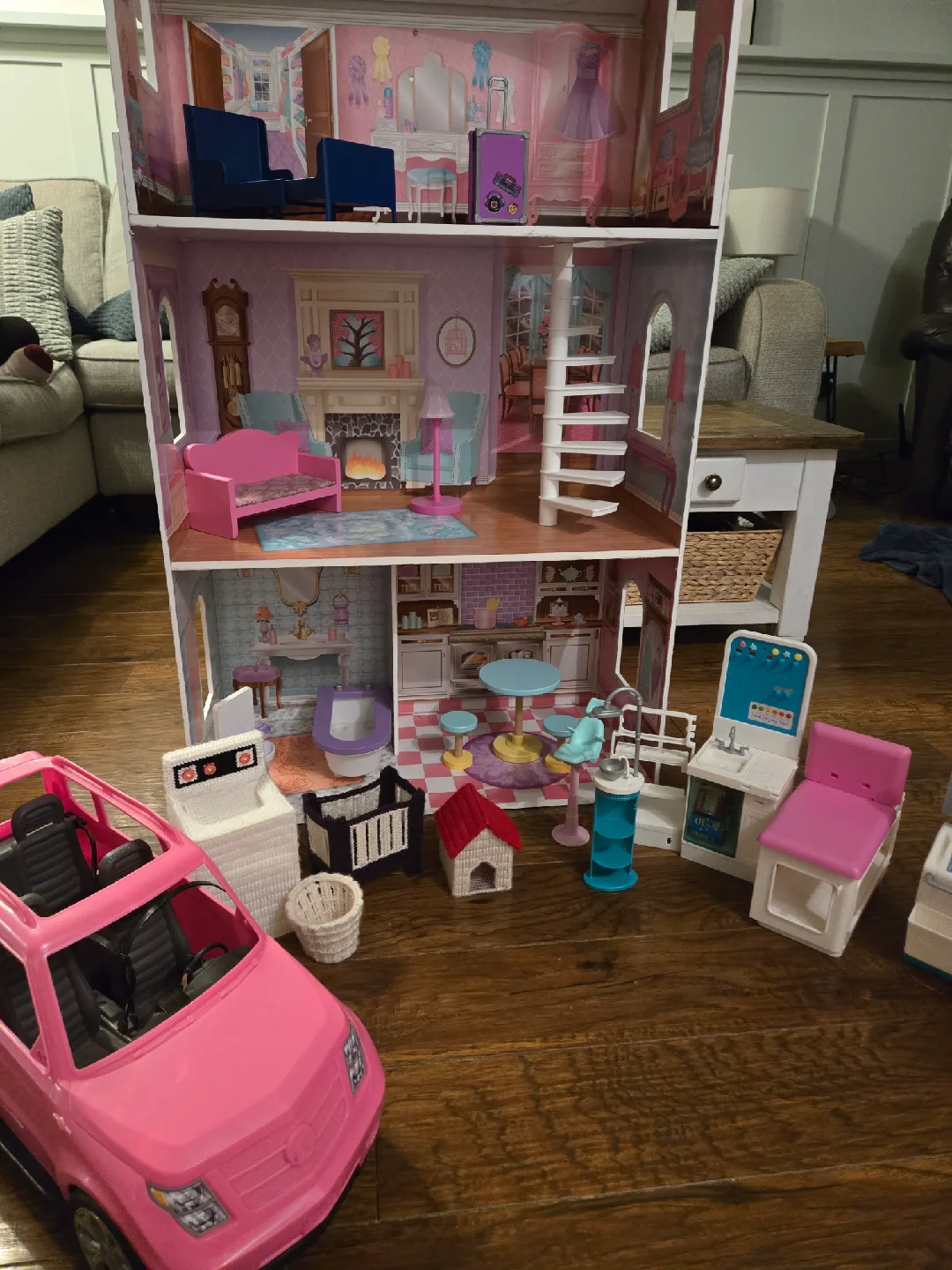 Barbie Dollhouse with Furniture & Barbies image indicator(3)