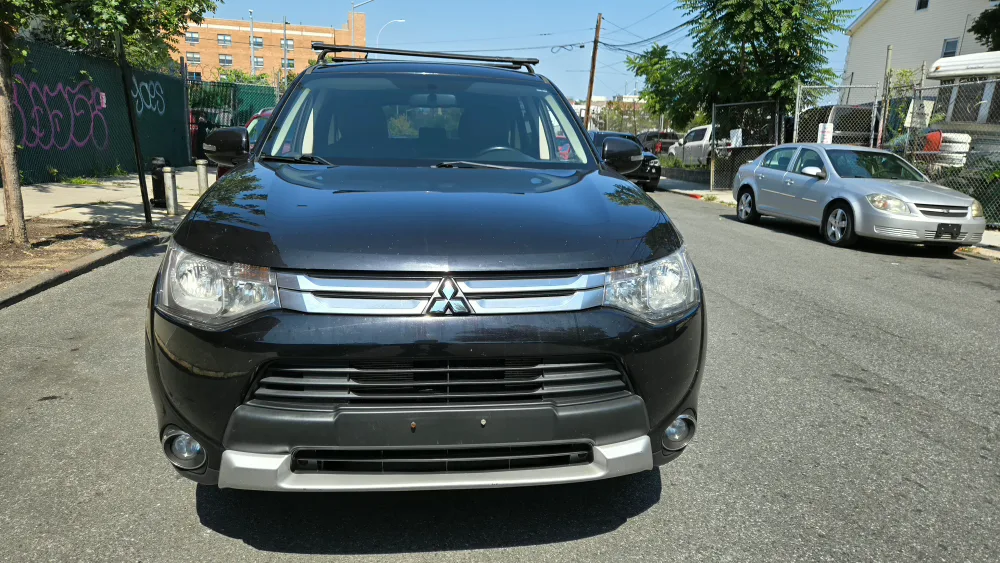 Mitsubishi Outlander SUV image indicator(10)