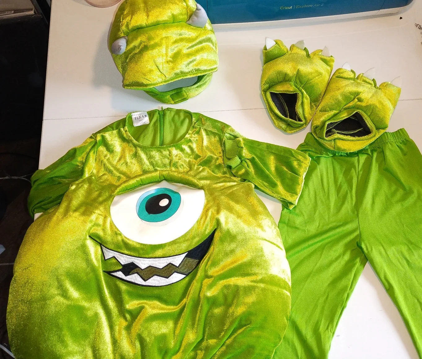 Various Kids' Halloween costumes image indicator(5)