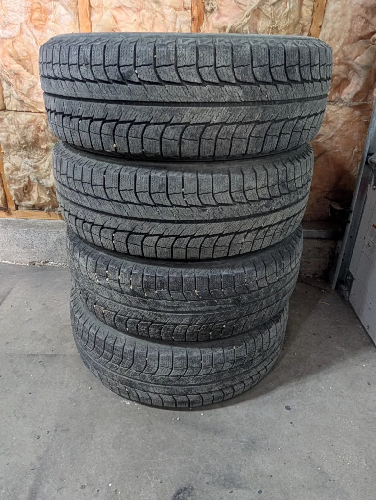 (4)-225/65R17 Michelin X-Ice Winter Tires image indicator(7)