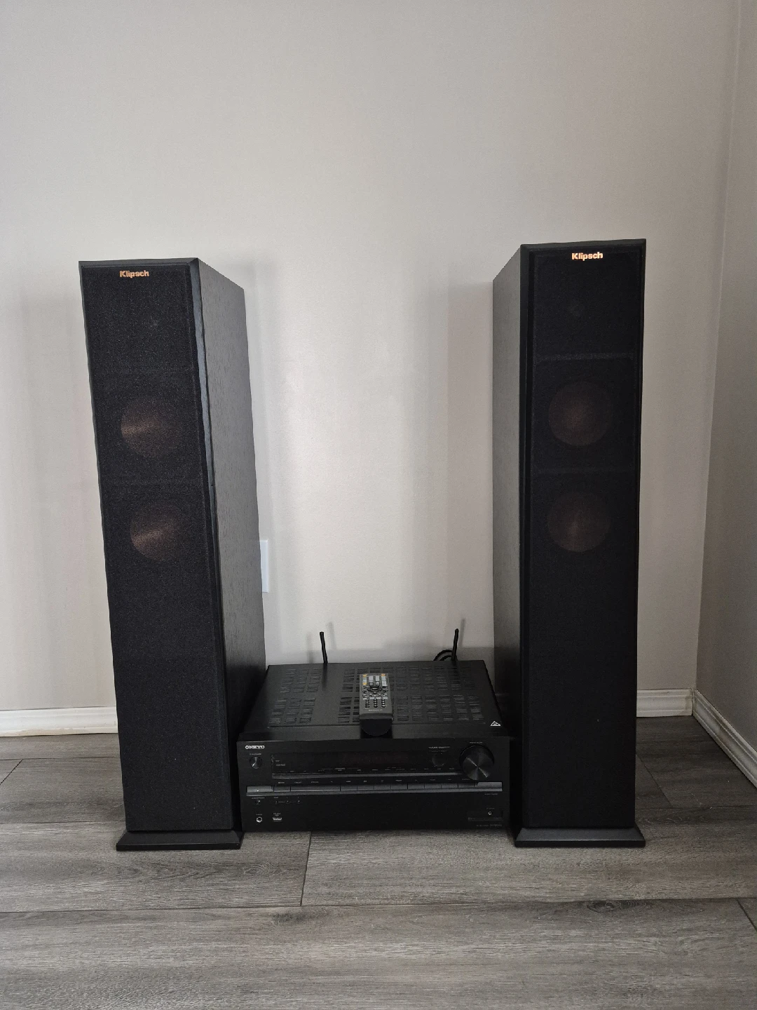 Onkyo TX-NR686 Receiver & Klipsch Speakers - photo 2