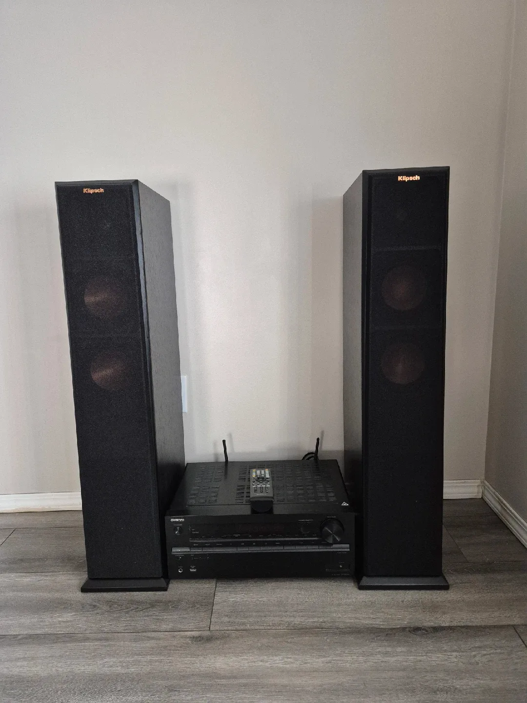 Onkyo TX-NR686 Receiver & Klipsch Speakers image indicator(2)